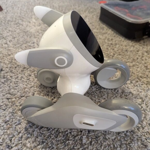 Loona Pet Robot & Accessories - Picture 4 of 5